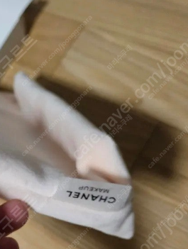 샤넬 VIP 뷰티 파우치 화이트/ 샹스 손거울 /블랙파...--1