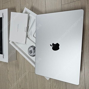 맥북 프로 M3pro 18/512 100퍼센트 14인치 / macbook pro 14 m4