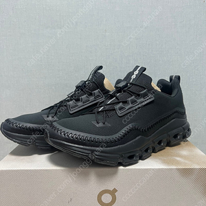 [새상품] 온 러닝 클라우드어웨이 올 블랙 250