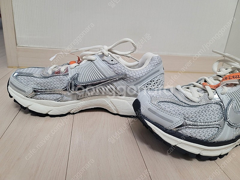 나이키 줌 보메로5 포톤더스트 앤 메탈릭 실버 270m--9