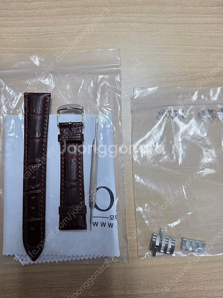 (가격인하) 티쏘 르로끌 흰판 남성용 판매 합니다.--8
