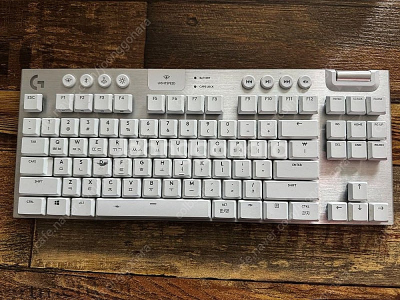 로지텍 G913 TKL 화이트 갈축 키보드 판매합니다--1
