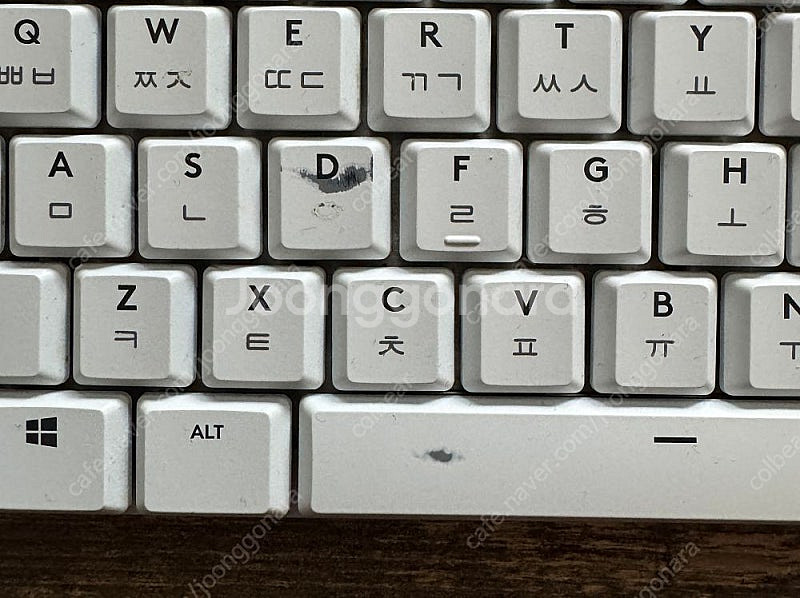 로지텍 G913 TKL 화이트 갈축 키보드 판매합니다--2
