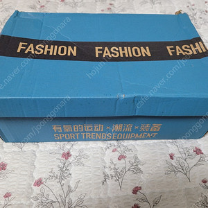 티류으스 남성키높이운동화 3CM 굽높이에 사이즈 260짜리 신발을 판매합니다!