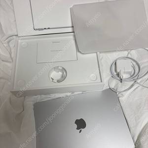 맥북에어13 M2 실버 풀박 거의새것