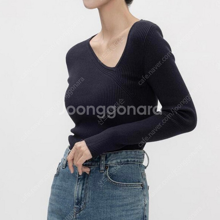 아모멘토 자켓,블러썸에이치컴퍼니 V넥니트탑,비뮤즈 베뉴...--9