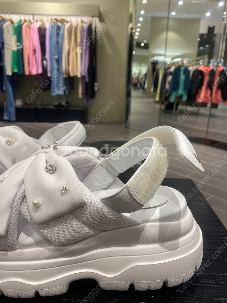 한섬 팸셀 90% 오즈세컨 크리스탈 리본 플랫폼 샌들 240 (온앤온 지고트 지컷 보브 나이스클랍 쥬크 씨씨콜렉트 ...--4