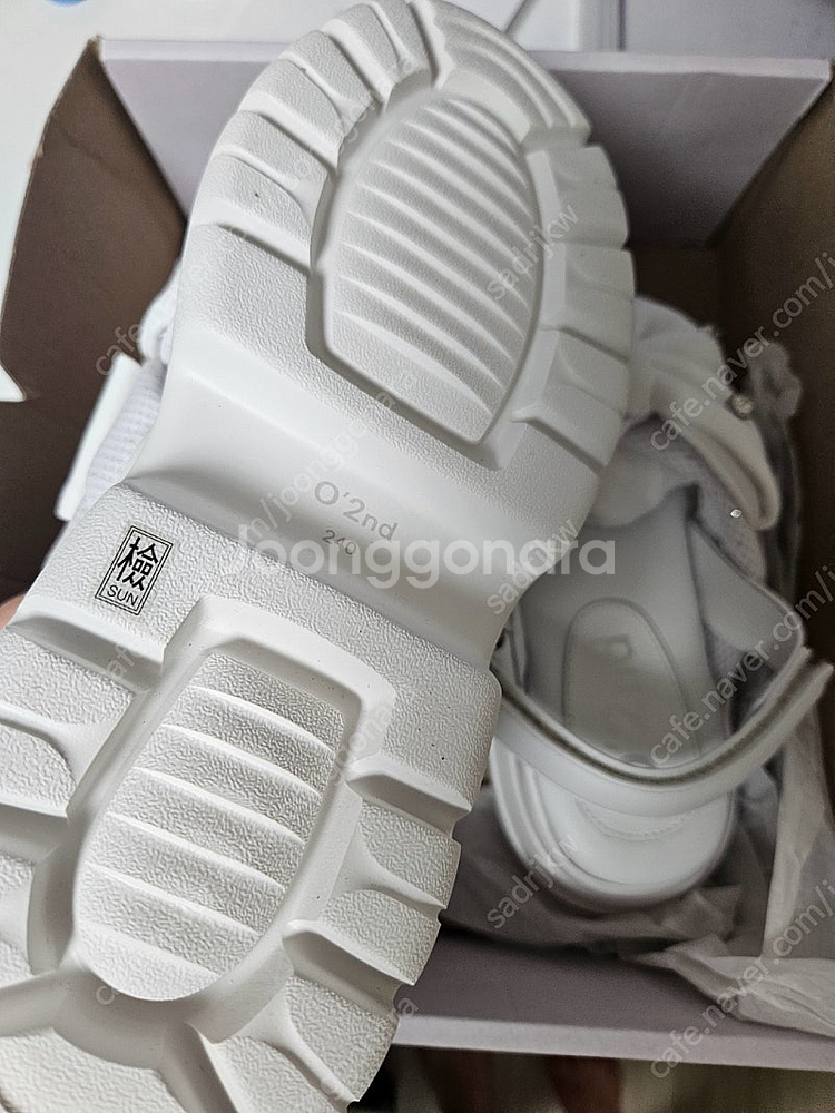 한섬 팸셀 90% 오즈세컨 크리스탈 리본 플랫폼 샌들 240 (온앤온 지고트 지컷 보브 나이스클랍 쥬크 씨씨콜렉트 ...--6