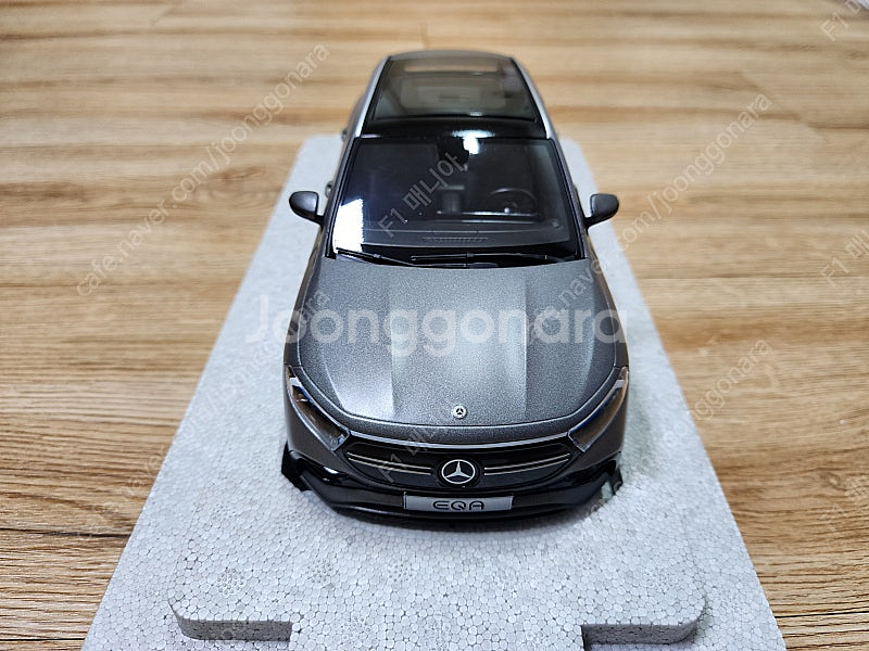 1:18 Mercedes Benz EQA, EQB 20...--2