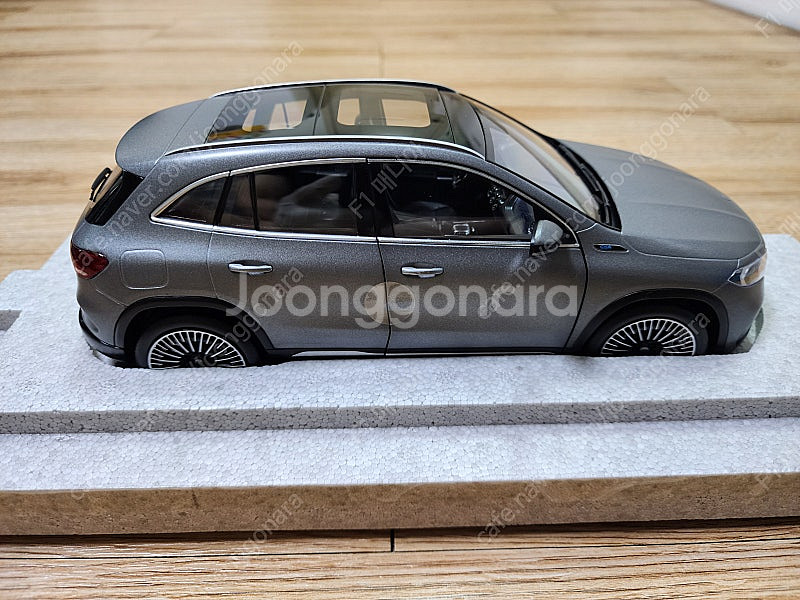 1:18 Mercedes Benz EQA, EQB 20...--3