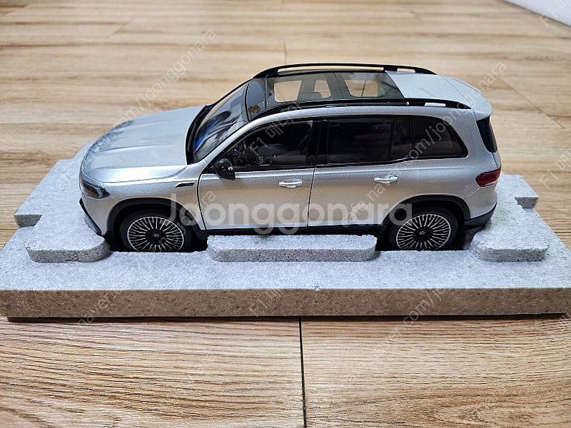 1:18 Mercedes Benz EQA, EQB 20...--8