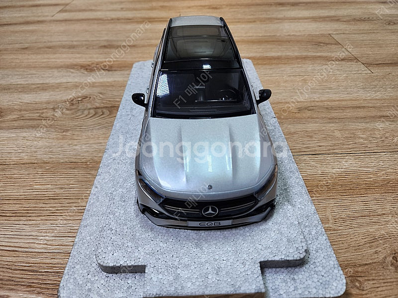 1:18 Mercedes Benz EQA, EQB 20...--9
