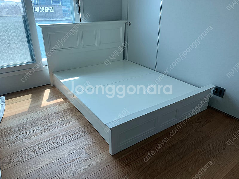 화이트 원목침대 프레임 퀸사이즈 상태최상(매트리스x)--1
