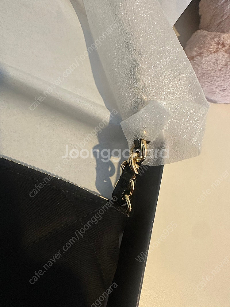 프라다 퀼팅 파우치백 금장 체인 새상품--4