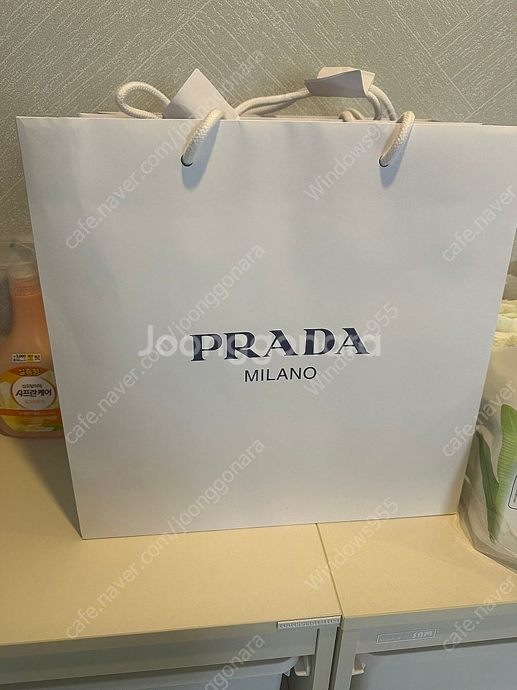 프라다 퀼팅 파우치백 금장 체인 새상품--7