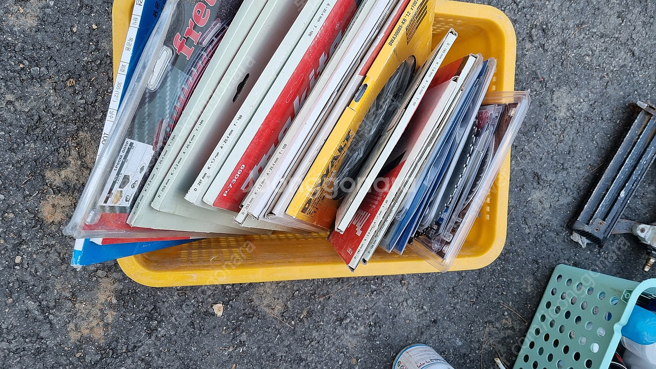 수공구들 팜니다. 디월트 마끼다 각종 슬라이딩날 목공톱...--9