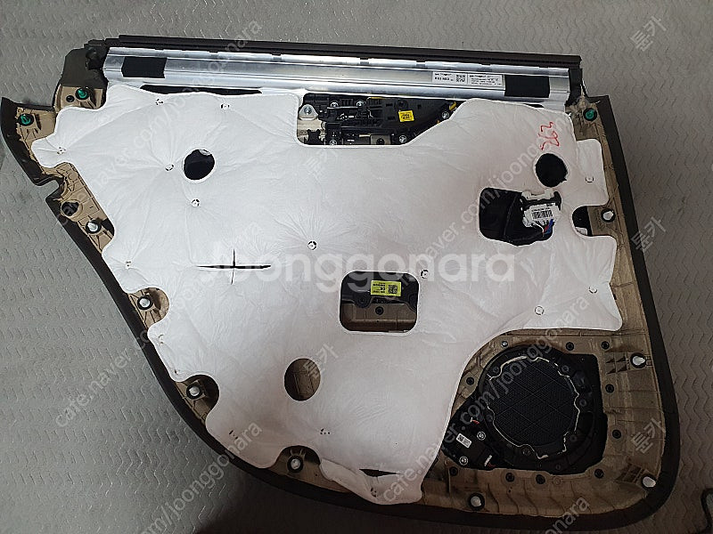 G80 RG3 뒷좌석 도어트림 팝니다--8
