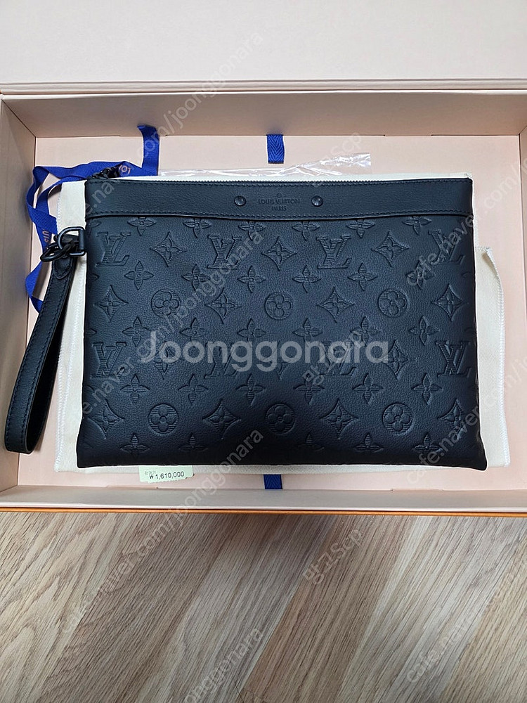 루이비통 포쉐트 투고 M81570 클러치(새상품)--0