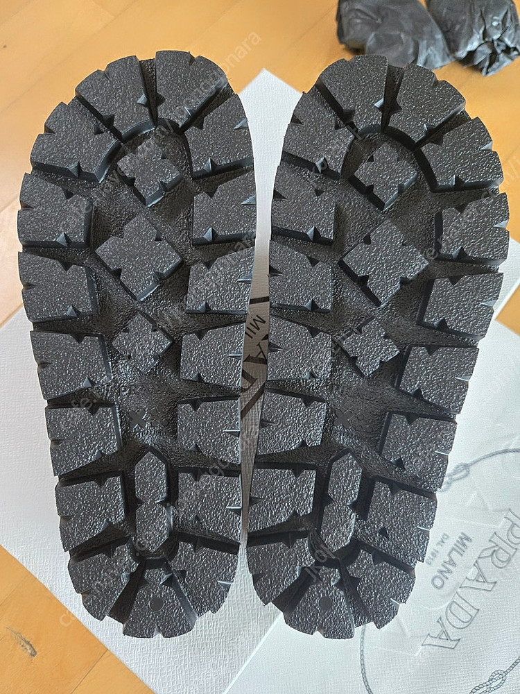 새제품)프라다 러버 통 샌들 쪼리(샤넬,에르메스,구찌 이미지