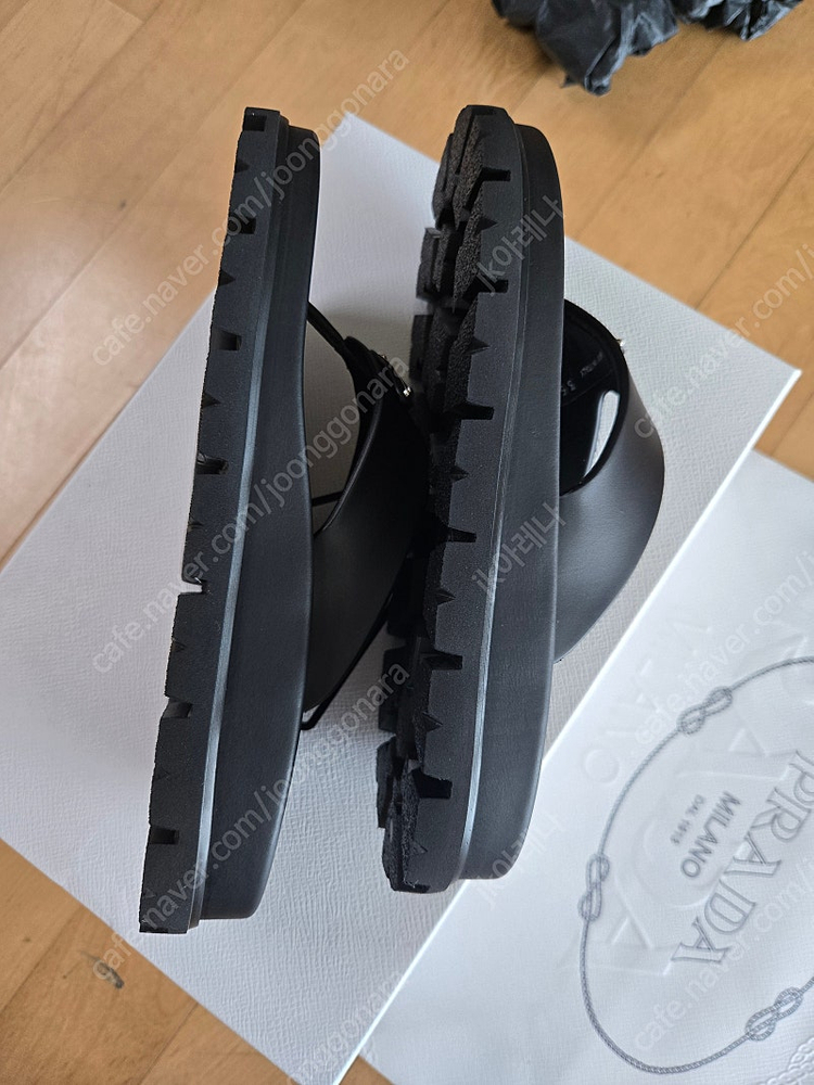 새제품)프라다 러버 통 샌들 쪼리(샤넬,에르메스,구찌 이미지