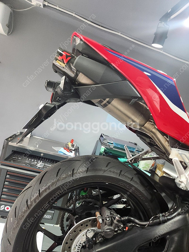 신형 cbr600rr 아크라 티탄 풀시스템 판매합니다.--2