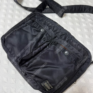 요시다 포터 숄더백 L 팝니다.