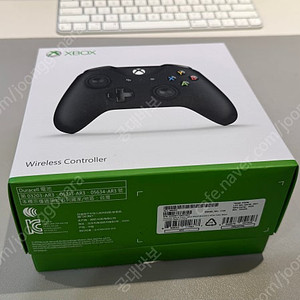 XBOX 컨트롤러 3세대 블랙 풀박스 팝니다 (충전식 배터리 모듈 증정)