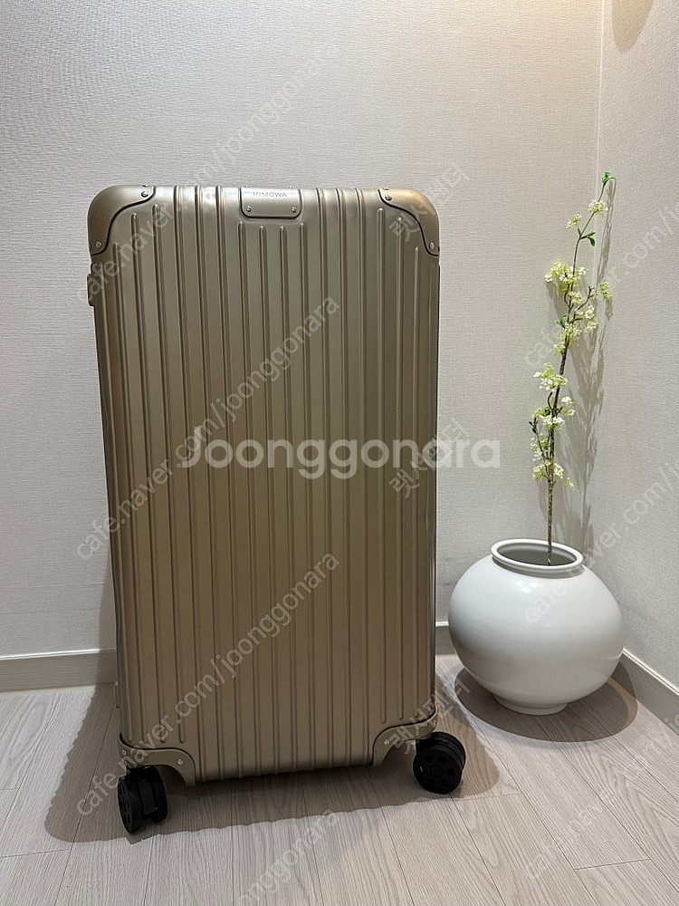 리모와 오리지널 트렁크플러스 티타늄골드 색상--0