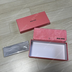 미우미우 안경, 선글라스 케이스