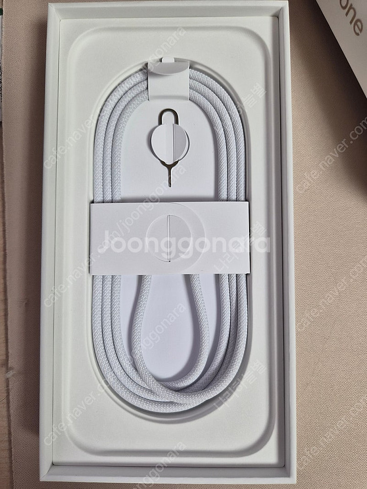 자급제 아이폰16 프로 128GB 데저트 티타늄 최상입...--4