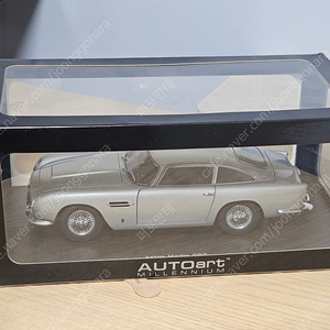 1/18 오토아트 밀레니엄 애스턴마틴 DB5 팝니다.