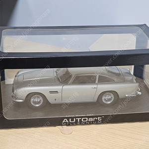1/18 오토아트 밀레니엄 애스턴마틴 DB5 팝니다.