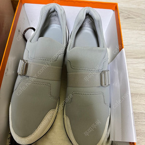 HERMES 에르메스 런 스니커즈 37.5사이즈