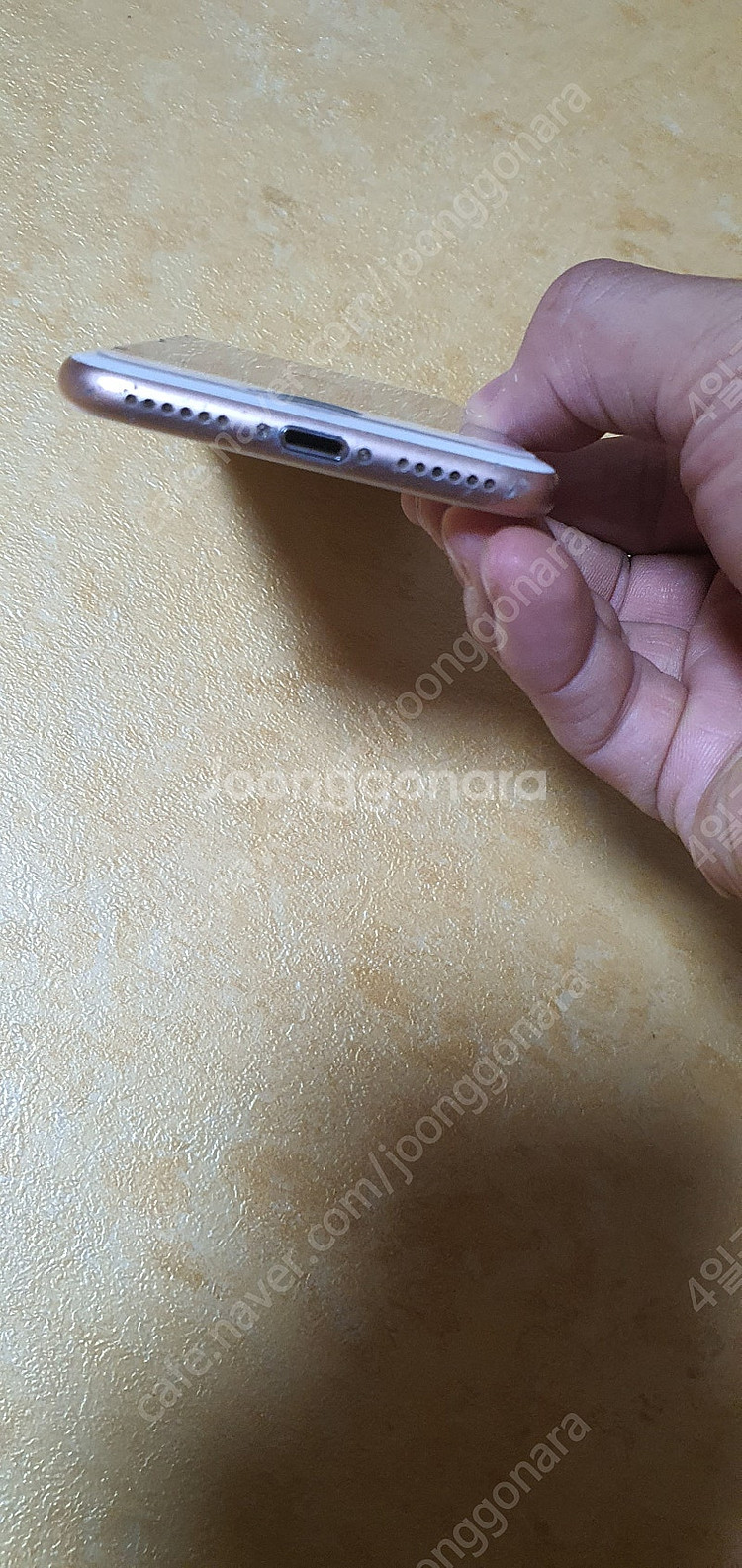아이폰8 로즈골드 256 GB 택배포함 팝니다.--3