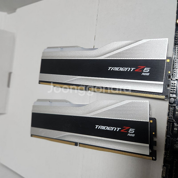 DDR5 지스킬 트라이던트 Z5 RGB 32GB 램 6000Mhz--0