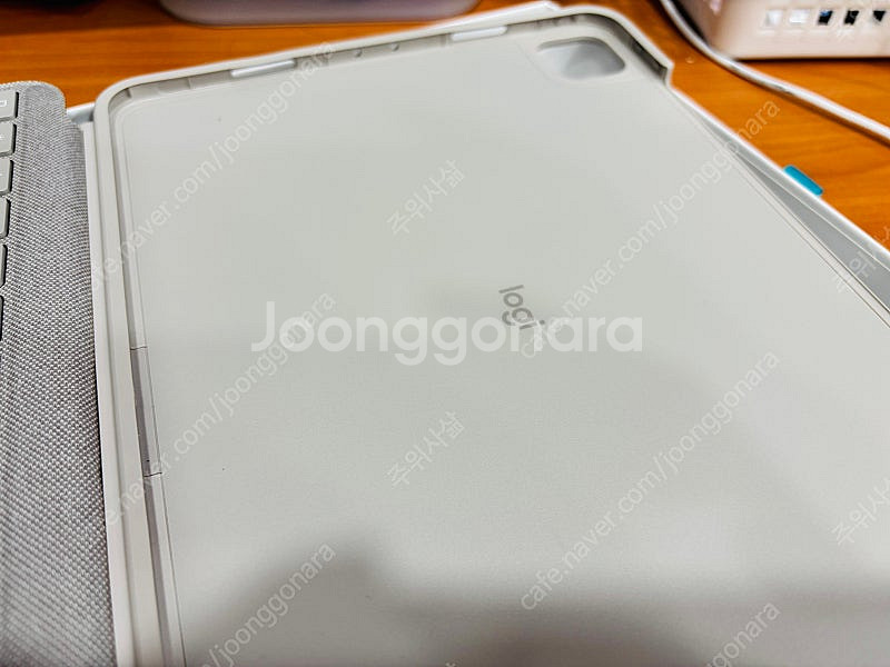 로지텍 콤보 터치 키보드 케이스 (iPad Pro 11...--4