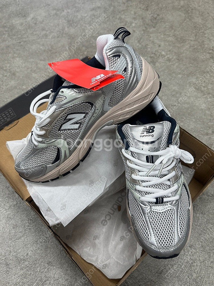 새제품 뉴발란스 530 운동화 MR530KR 팝니다.--0