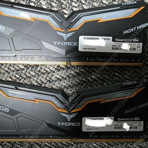 메모리 T-Force DDR4-3200MHz RAM 32GB 팝니다.