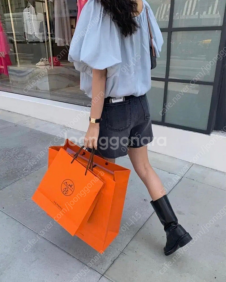 (새상품) poster 벌룬 퍼프 블라우스 / pyt 프영띵 포스터--1