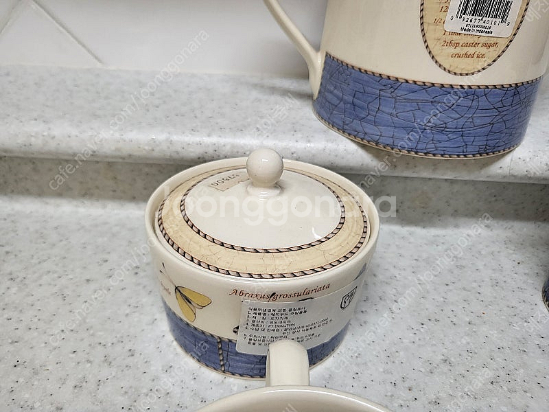 웨지우드 사라스가든 커피잔2인조(4p), 티팟(블루)1.2리터,슈가박스,크리머 사용전 새상품 판매합니다.--2