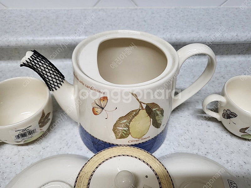 웨지우드 사라스가든 커피잔2인조(4p), 티팟(블루)1.2리터,슈가박스,크리머 사용전 새상품 판매합니다.--6