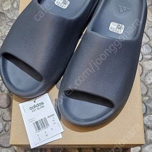 아디다스 이지 슬라이드 (그레이 색상)
