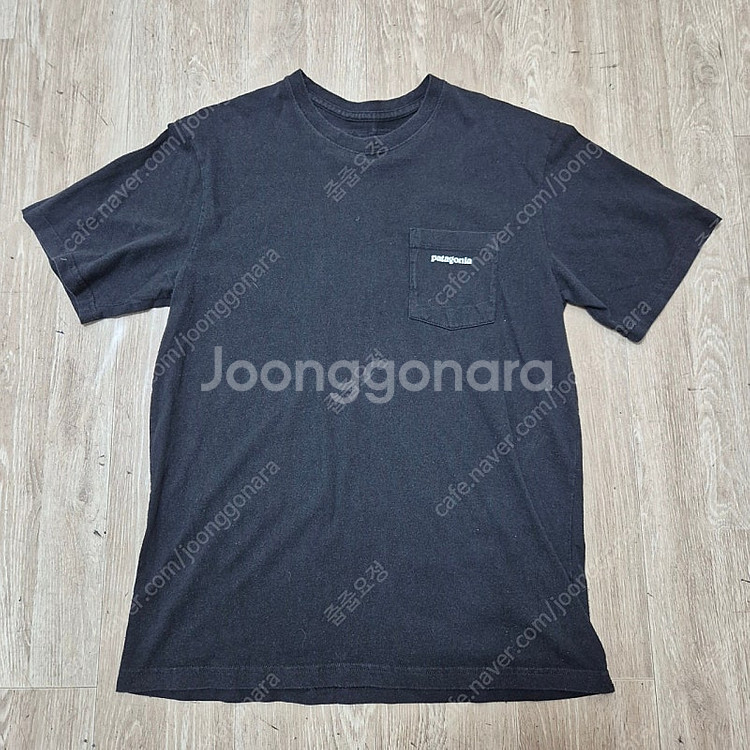 파타고니아 포켓 프린팅 반팔티셔츠--0