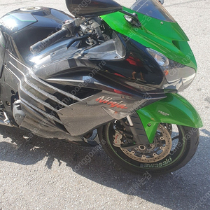 닌자14 zzr1400 zx-14 올린즈 에디션 19년 2.9만 1050만원 팝니다.