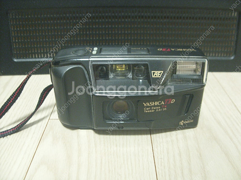 YASHICA T3 (D) + ZEISS 35mm F2...--0