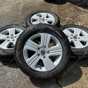 쌍용 투리스모 순정 17인치 휠타이어