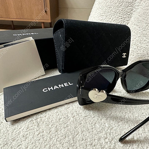 샤넬 하트 선글라스(상태최상)40만착불 CHANEL