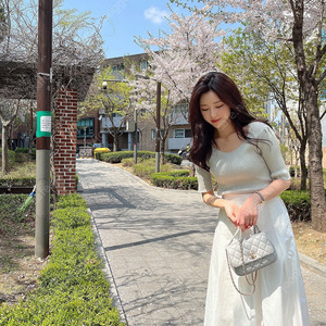 실리아 모찌 퍼프 니트 민트색상 팔아요~