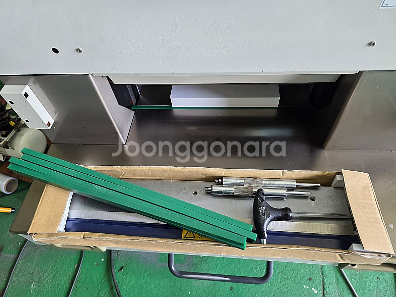 호리죤컴퓨터유압재단기(APC-48)--1