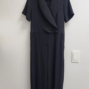 깜장오리 블랙 카라 점프수트